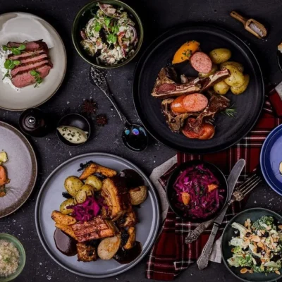 Stor julebuffet med ribbe og pinnekjøtt